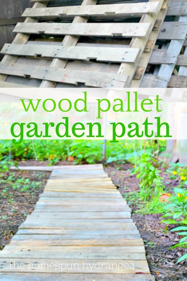 Allée de jardin de palettes en bois recyclée "width =" 600 "height =" 900 "srcset =" https://housekeeping.tn/wp-content/uploads/2019/11/1574217054_951_Backyard-Patio-Makeover-Tutorials-pour-un-grand-espace-exterieur.jpg 600w, https://cdn.diys.com/wp-content/uploads/2019/11/Upcycled-wood-pallet-garden-walkway-200x300.jpg 200w "tailles =" (largeur maximale: 600px) 100vw, 600px