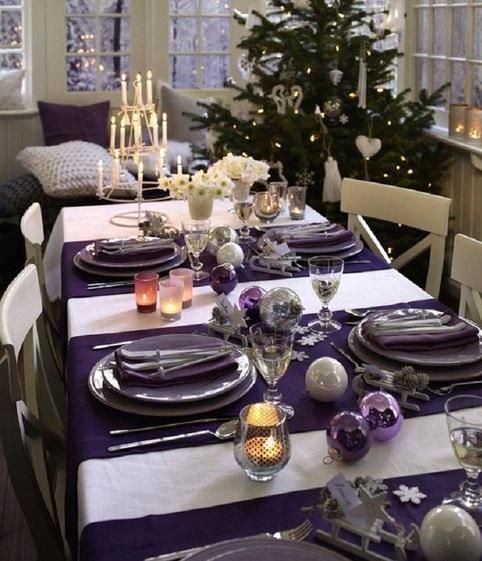 Arrangement de Noël violet pour la salle à manger 2018 