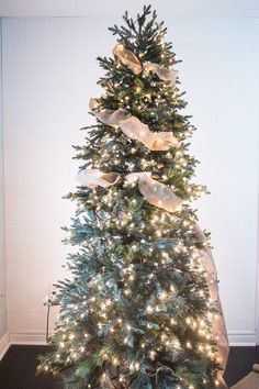 Façons de décorer votre sapin de Noël avec un ruban (16)