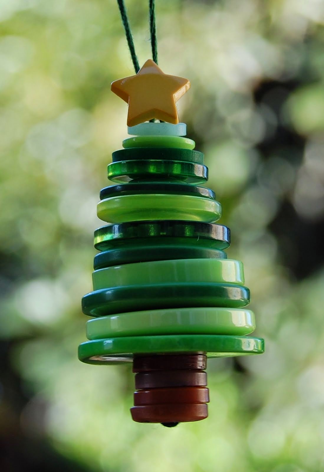 Décorations de Noël pour enfants - arbre à boutons