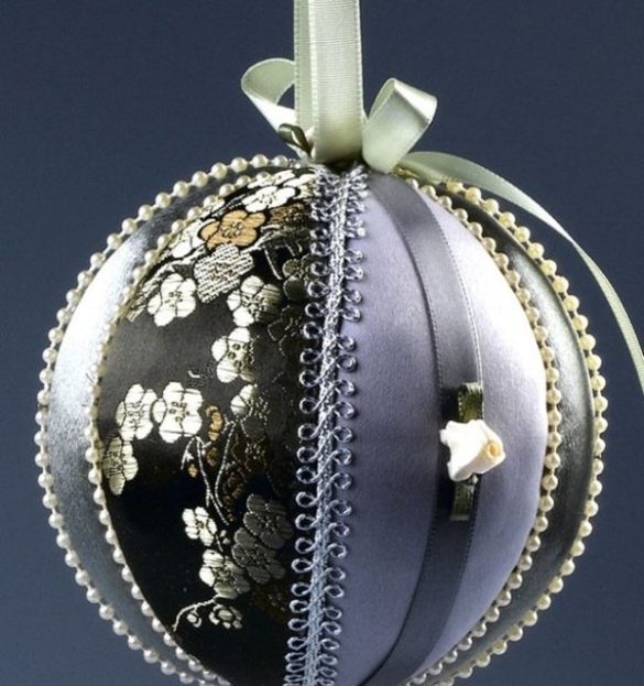 Comment faire des boules de Noël en patchwork? - Housekeeping Magazine 