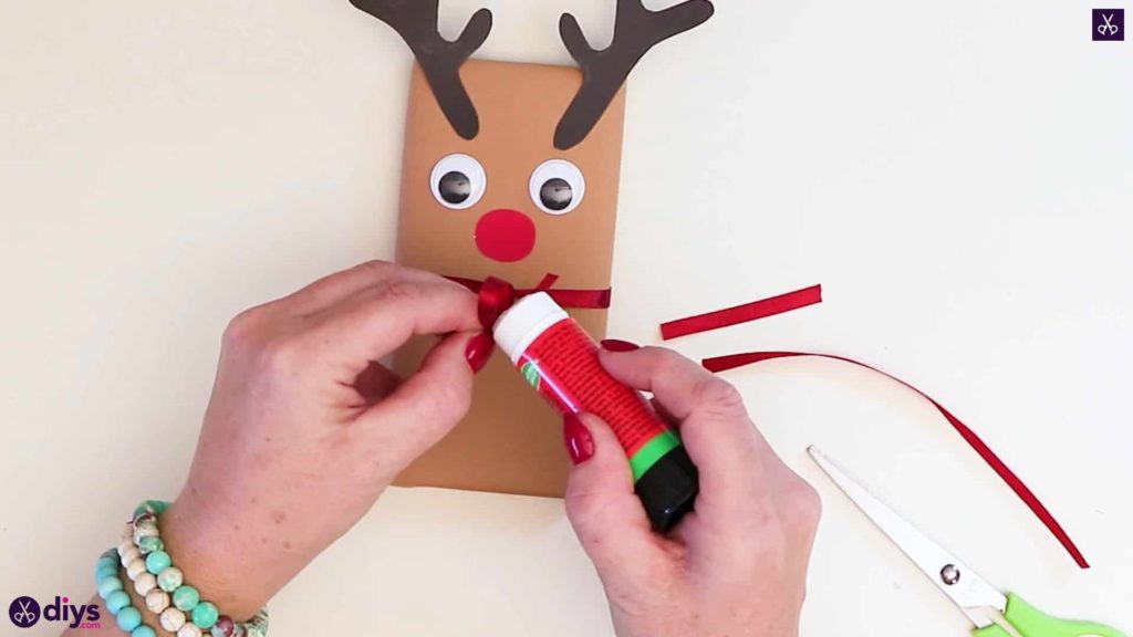 Emballage cadeau de bricolage pour un arc simple de Noël