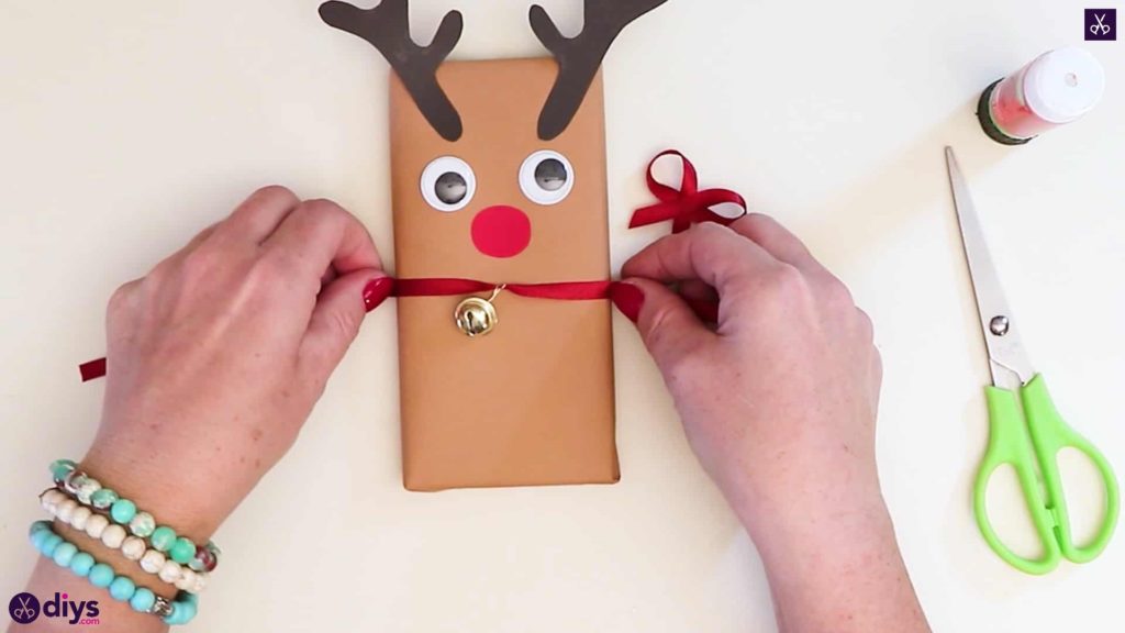 Emballage de cadeau de renne pour attirer l'attention de Noël