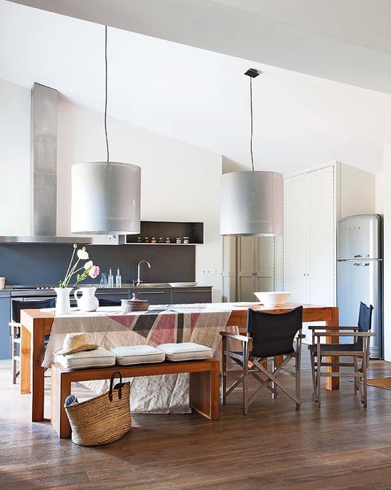 000 "width =" 550 "height =" 688 "srcset =" https://housekeeping.tn/wp-content/uploads/2019/12/1577378988_869_Salles-a-manger-modernes-2020-photos-et-idees-de.jpg 550w, https://decoraideas.com/wp- content / uploads / 2016/07 / 000-99-400x500.jpg 400w, https://decoraideas.com/wp-content/uploads/2016/07/000-99-500x625.jpg 500w, https: // decoraideas. com / wp-content / uploads / 2016/07 / 000-99-300x375.jpg 300w "data-tailles =" (largeur max: 550px) 100vw, 550px "></p>
<p><noscript><img decoding=