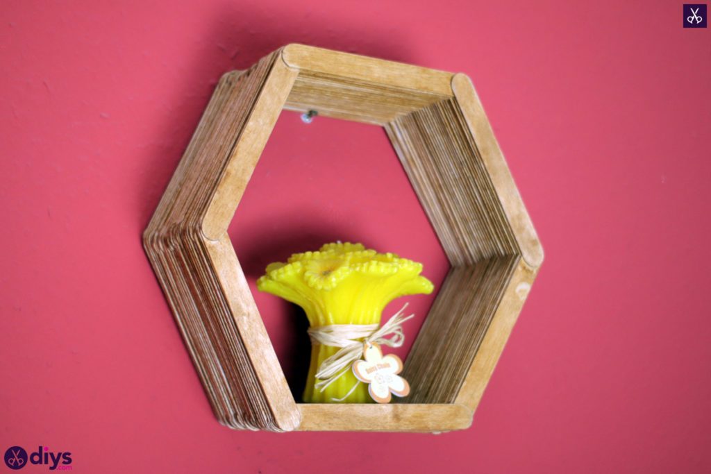 Projet d'étagère hexagonale en bâton de popsicle bricolage