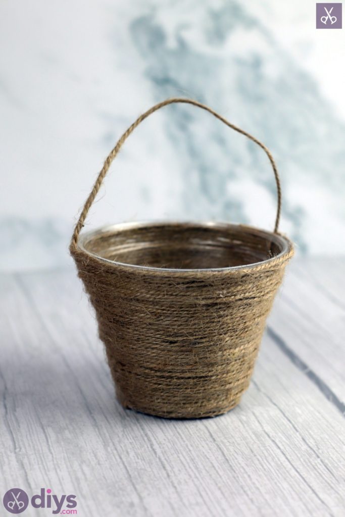 Mini panier enveloppé de jute DIY