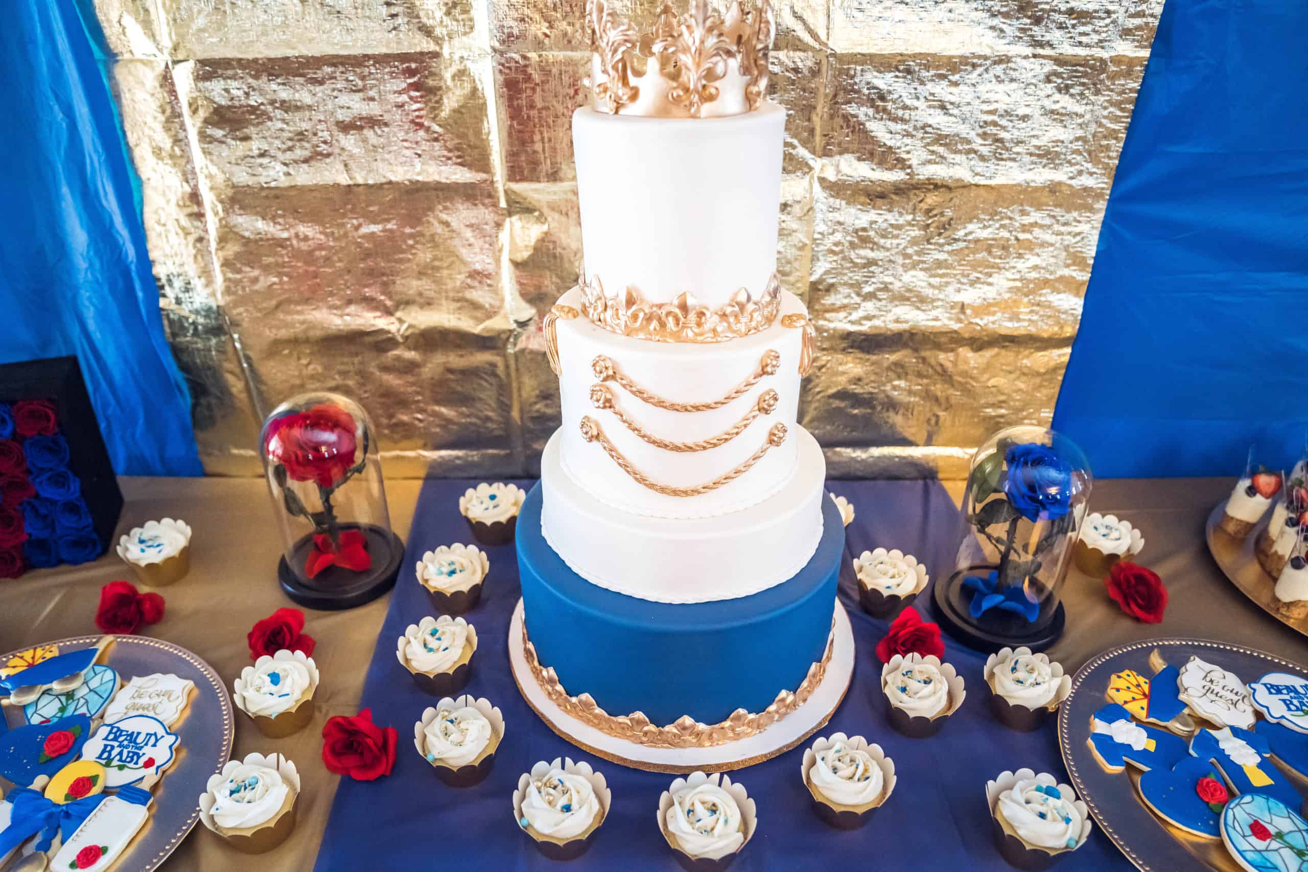 Shower de bébé Beauty and the beast dessert table