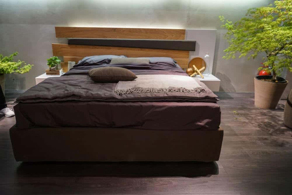 Tête de lit en bois avec rétro-éclairage