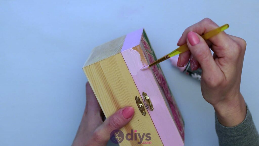 Découpage boîte à bijoux en bois étape 4b