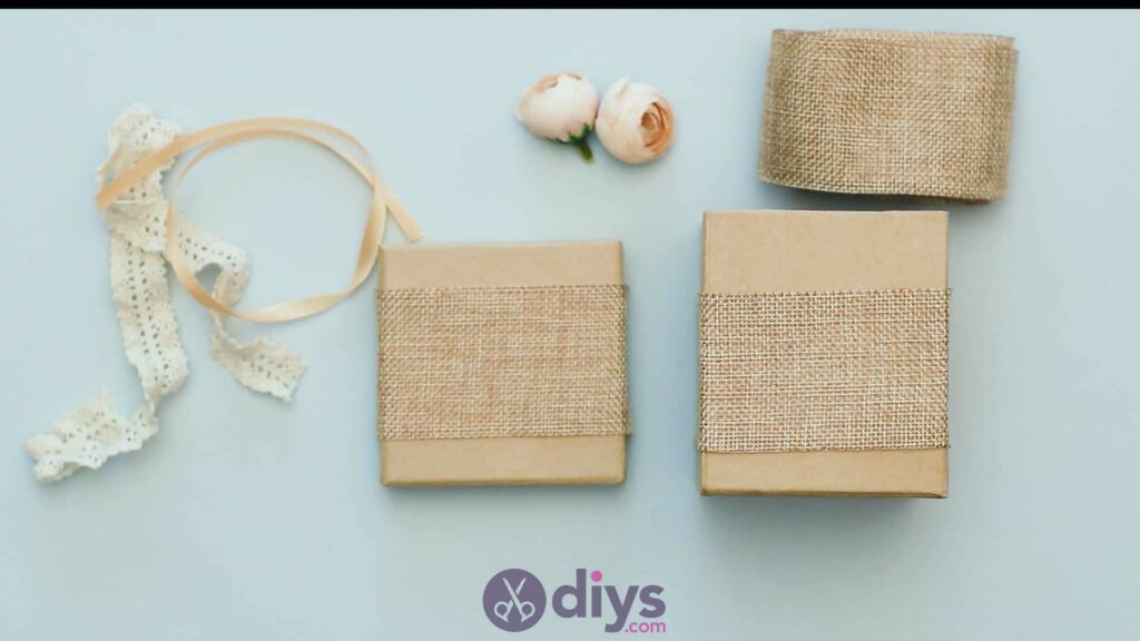 Boîte cadeau bricolage en jute étape 3f