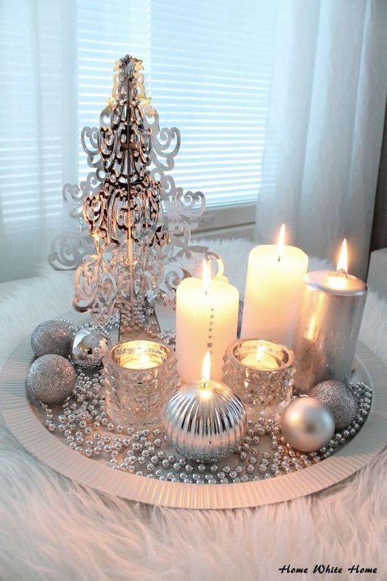 Arrangement de Noël avec un plateau de bougies ou un plateau