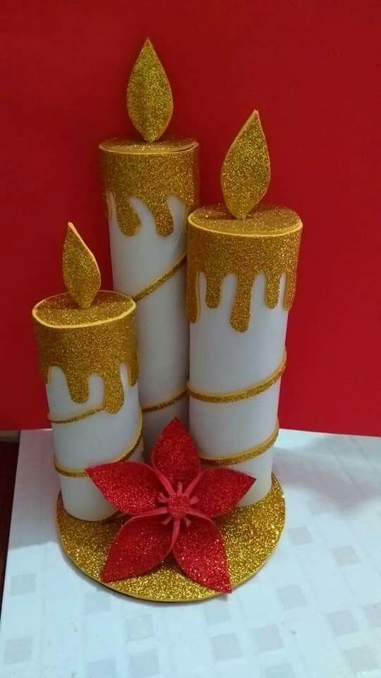 idées pour décorer de grandes bougies mousseuses de Noël