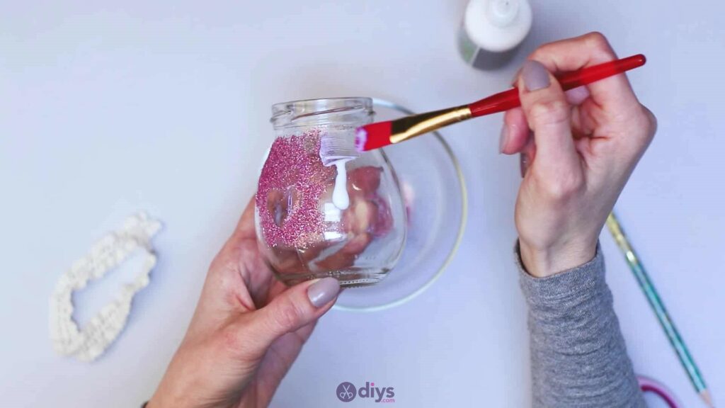 Vase à paillettes de fleurs bricolage à partir de bocaux en verre Étape 6a