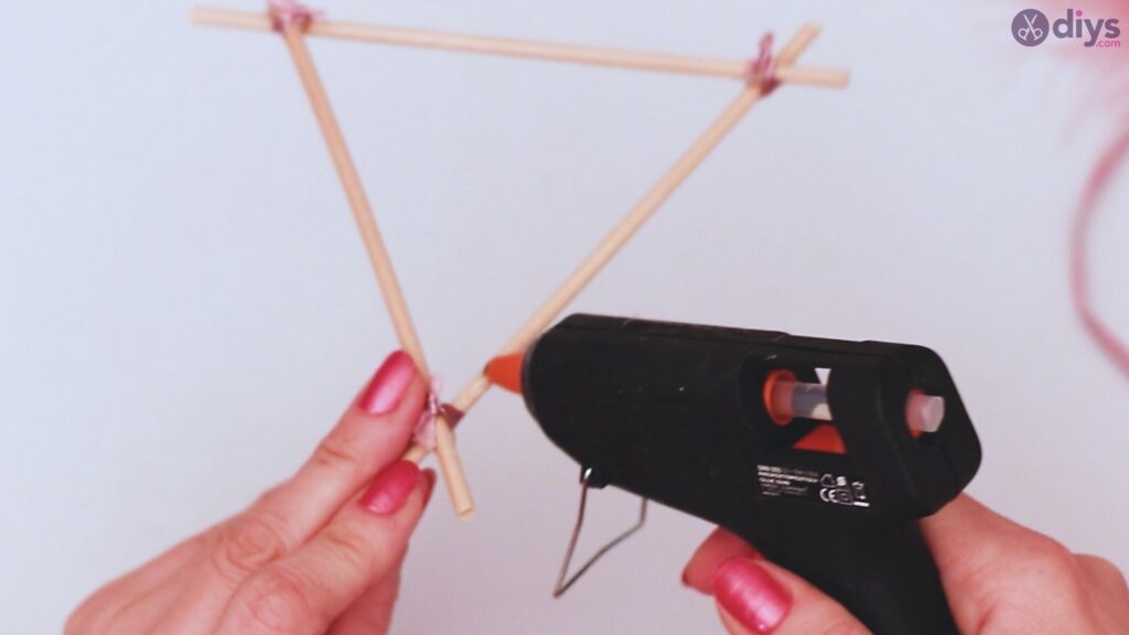 Triangle Dreamcatcher DIY Project Étape 1 (14)