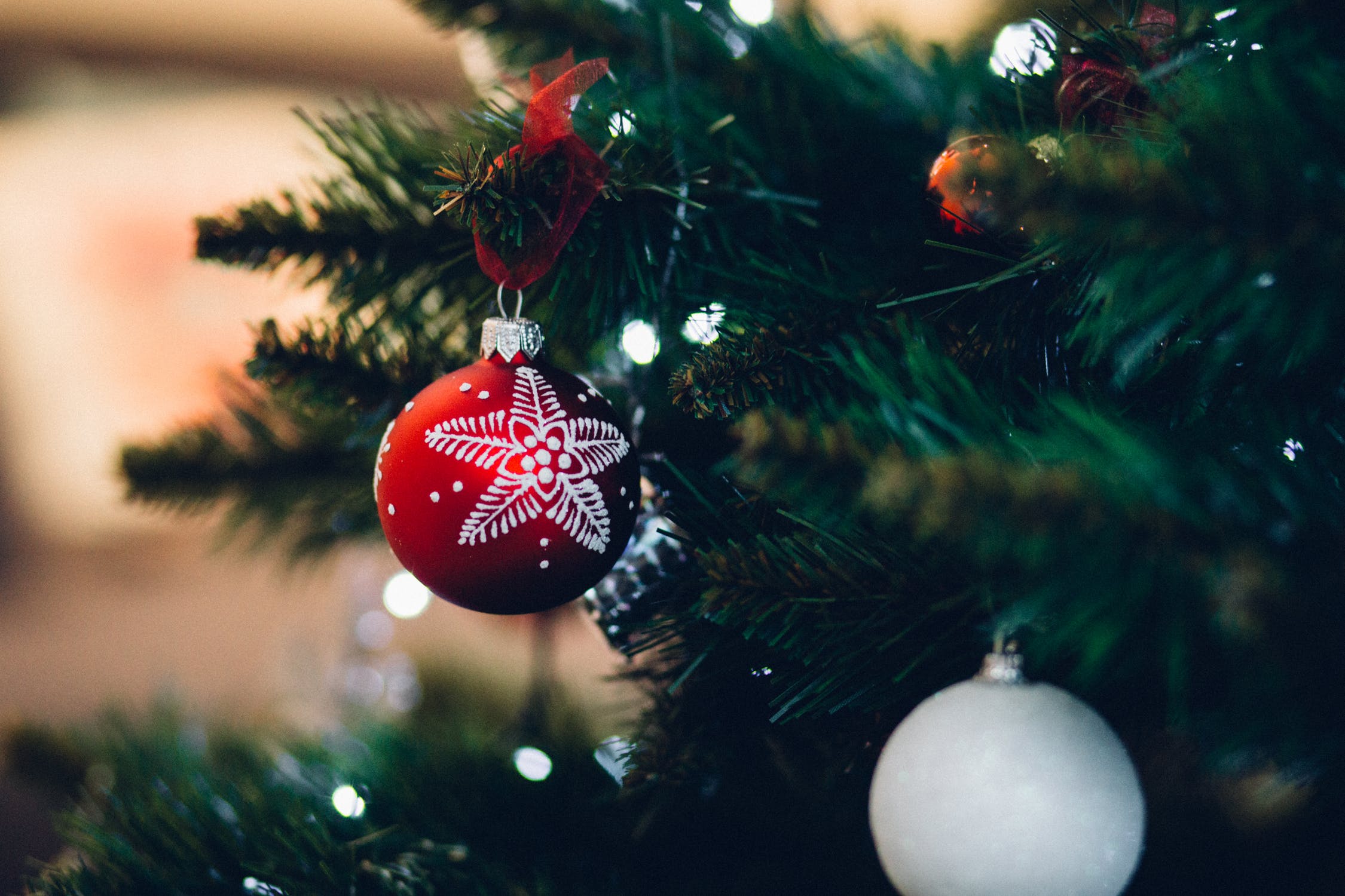 Comment décorer votre sapin de Noël et le rendre parfait 2