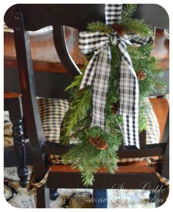 Décorer des chaises de salle à manger à Noël