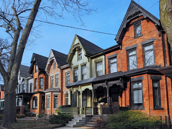 Idées conseils pour faire une façade de maison en brique classique 