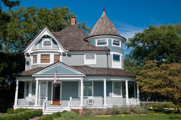 Idées conseils pour faire une façade de maison de style colonial classique 