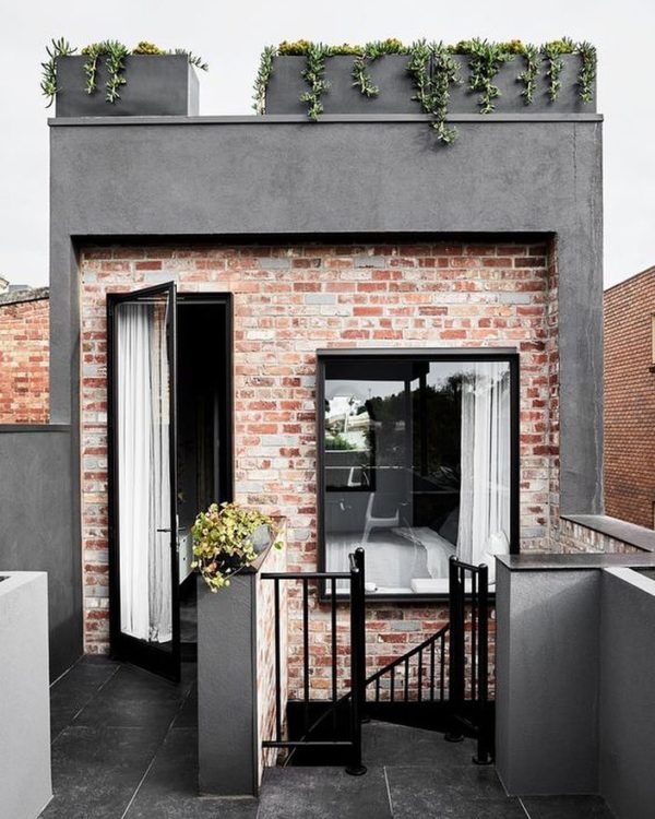 Idées de conseils pour faire une façade de façade de petite maison avec des ponts de fenêtres en verre noir mur de briques 