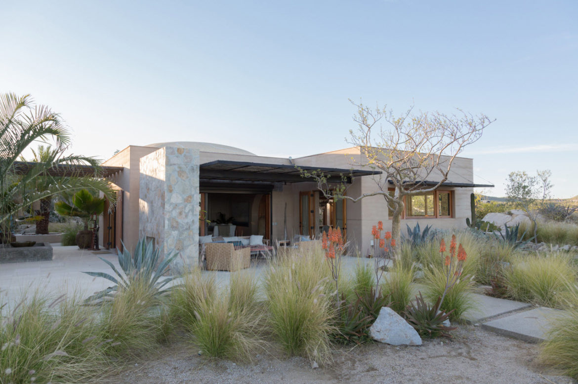 Diseño de casa de campo con paredes de tierra