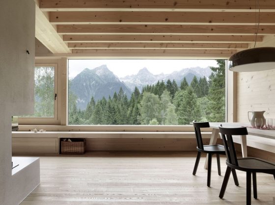 Maison de campagne fenêtre en bois