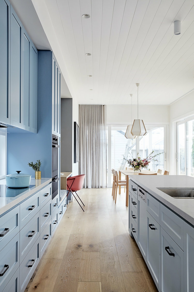 Conceptions de maison avec cuisine moderne