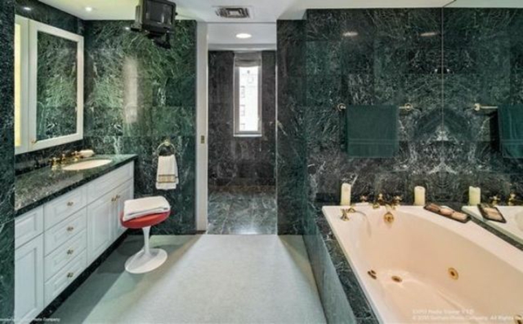 salle de bain de luxe en marbre vert