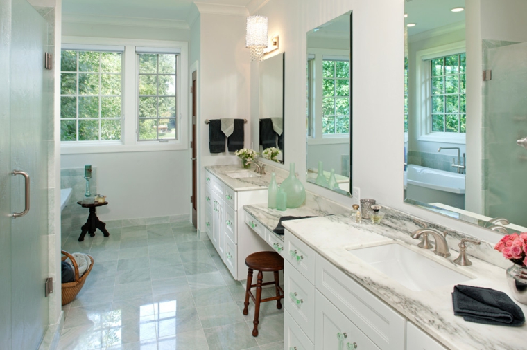 salle de bain en marbre vert clair