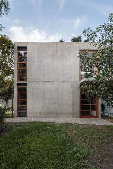 Façade de petite maison en béton