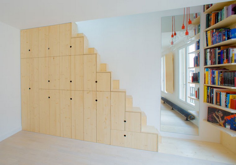 espace-rangement-escalier-bois