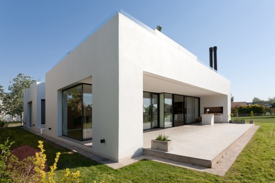 Conception de maison moderne avec des formes rectangulaires