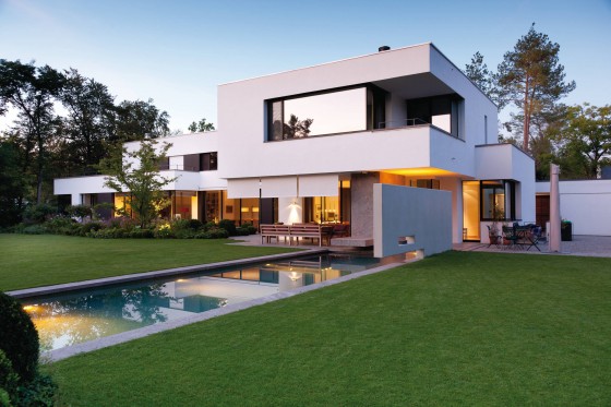 Design exclusif de maison moderne avec piscine