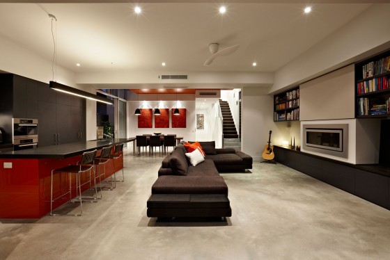 Design d'intérieur de salon moderne tons rouges, gris et blancs