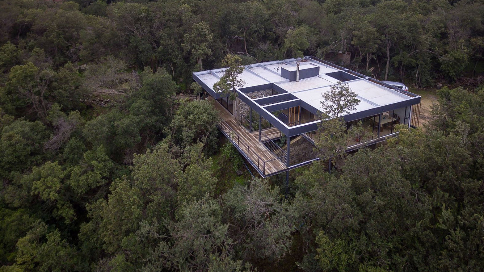 Conception de maison de campagne moderne sur petit terrain