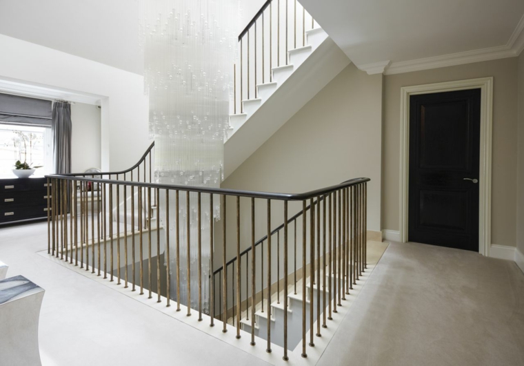 design-intérieur-escalier-lustre-accrocheur