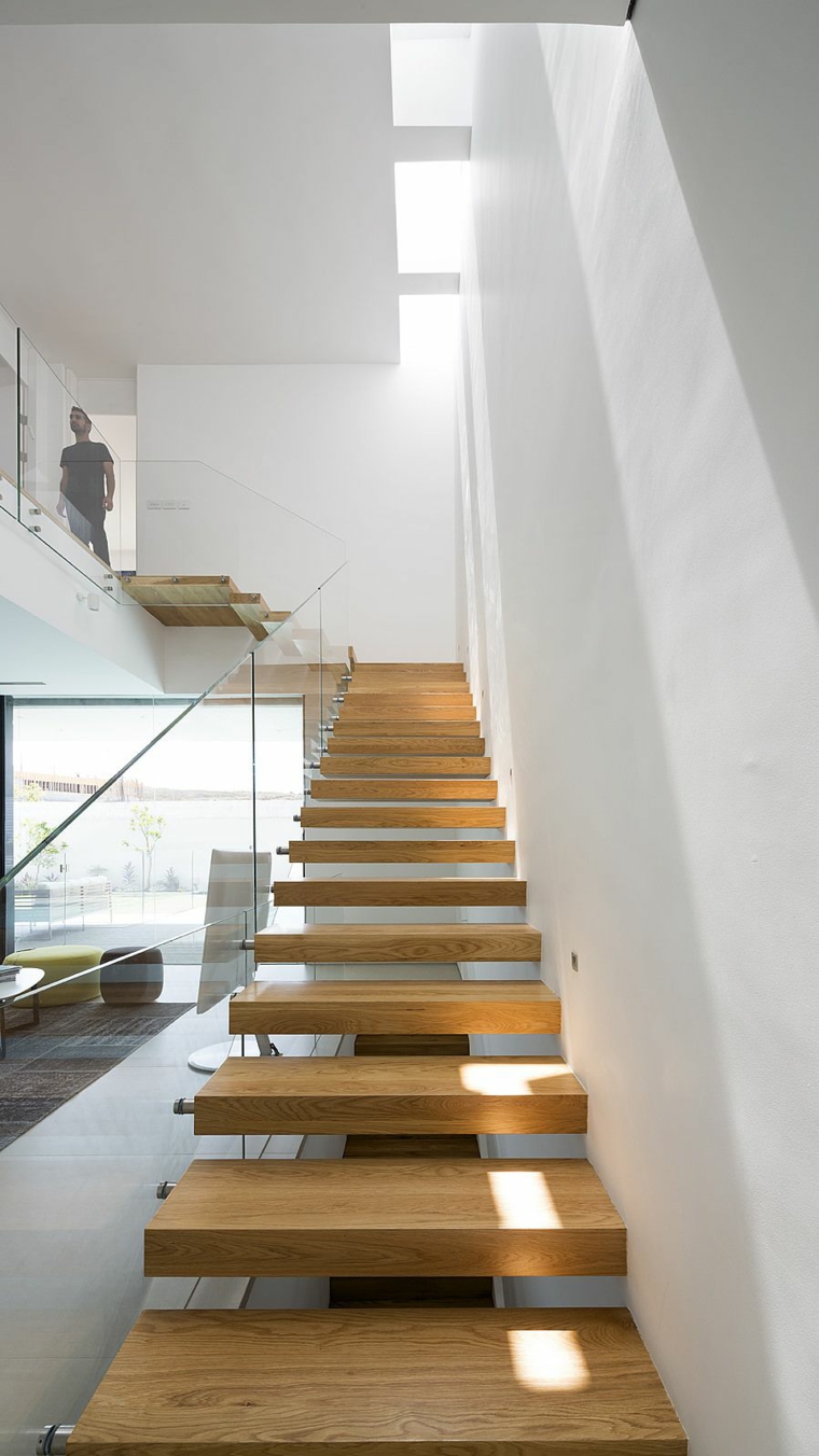 escalier-design-Shachar-Rozenfeld-Architectes-marches-en-bois