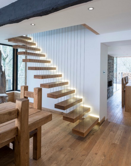 Conception d'escaliers modernes avec des entretoises en acier