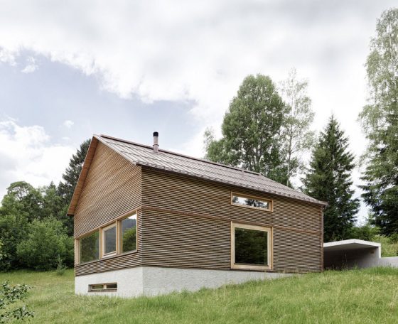 Conception de façade de maison de campagne en bois