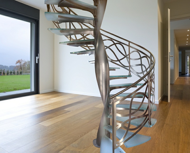 escalier en colimaçon-aluminium-verre-intérieur