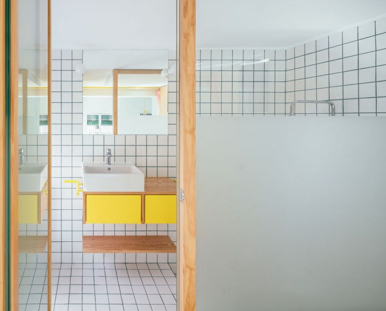salle de bain compacte moderne jaune