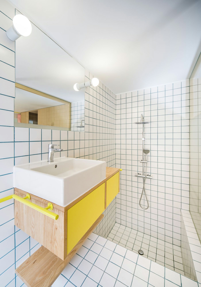 image de salle de bain fonctionnelle moderne