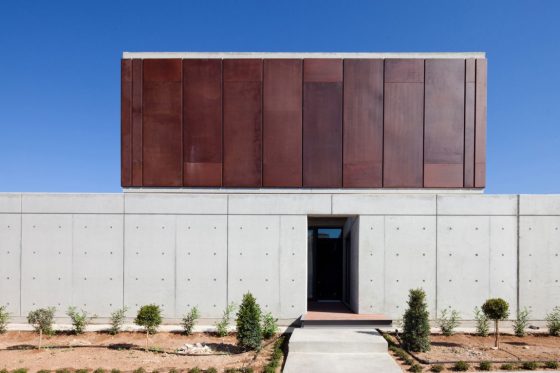 façade en béton et acier corten