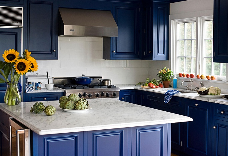 couleurs de base bleu-salle de bain-cuisine-classique-design