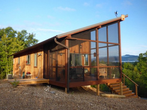 Conception de maison de campagne en bois avec filet de protection contre les insectes