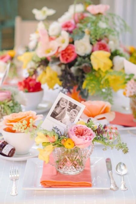 Meilleures idées pour décorer la maison sur la table de photos de fleurs de la fête des mères 