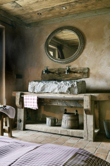 Conception de salle de bain rustique originale avec évier en pierre