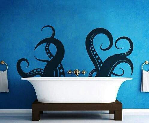 Design original de salle de bain avec baignoire 