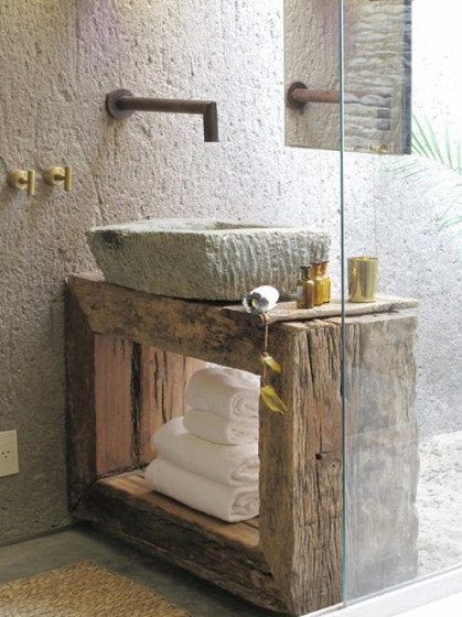 Design de salle de bain original avec des objets recyclés