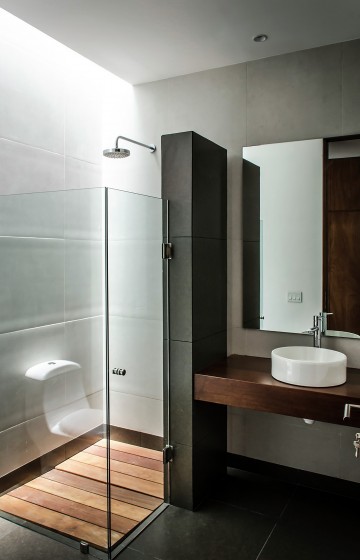 Conception de salle de bain simple et moderne