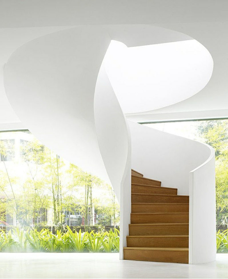 Images d'escaliers en colimaçon concepts de bois blanc